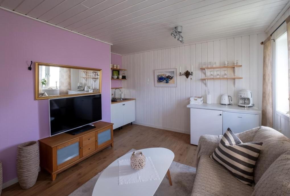 Lilla Groena Huset Pa Garden Harnosand Exterior photo