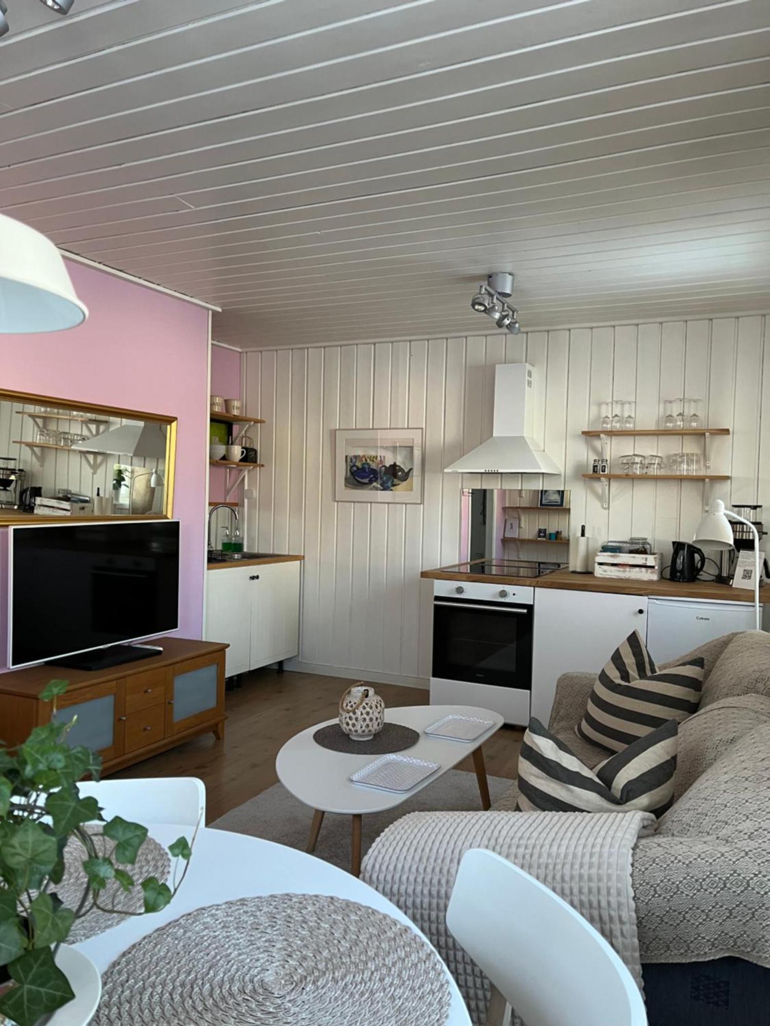 Lilla Groena Huset Pa Garden Harnosand Exterior photo